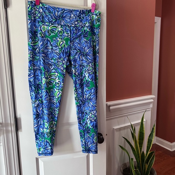 Lilly Pulitzer Weekender High Rise Legging - Abaco Blue in Turtle Awe - Size XXL - Picture 2 of 3